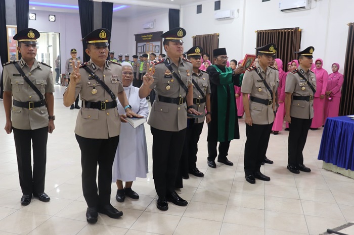 Kapolres Pelalawan Pimpin Upacara Sertijab Kasat Reskrim dan Tiga Kapolsek 